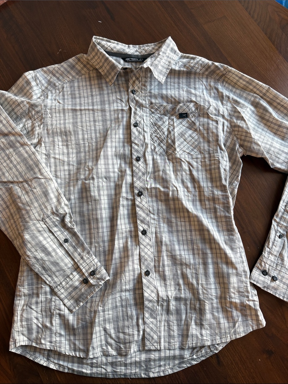 Arc'teryx Men’s Beige and Gray Plaid Button-Down Shirt large